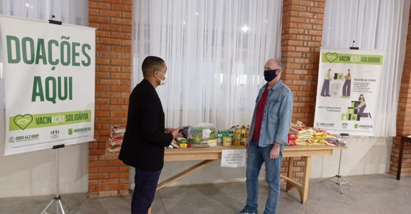 Campanha VacinAção Solidária arrecada mais de 140 quilos de alimentos em Jaraguá Campanha VacinAção Solidária arrecada mais de 140 quilos de alimentos em Jaraguá