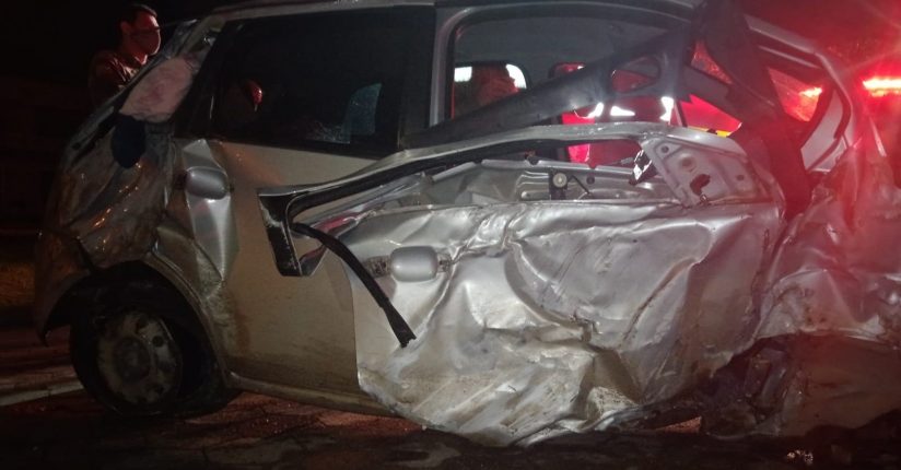 Dois homens ficaram feridos após carro capotar em Massaranduba Dois homens ficaram feridos após carro capotar em Massaranduba