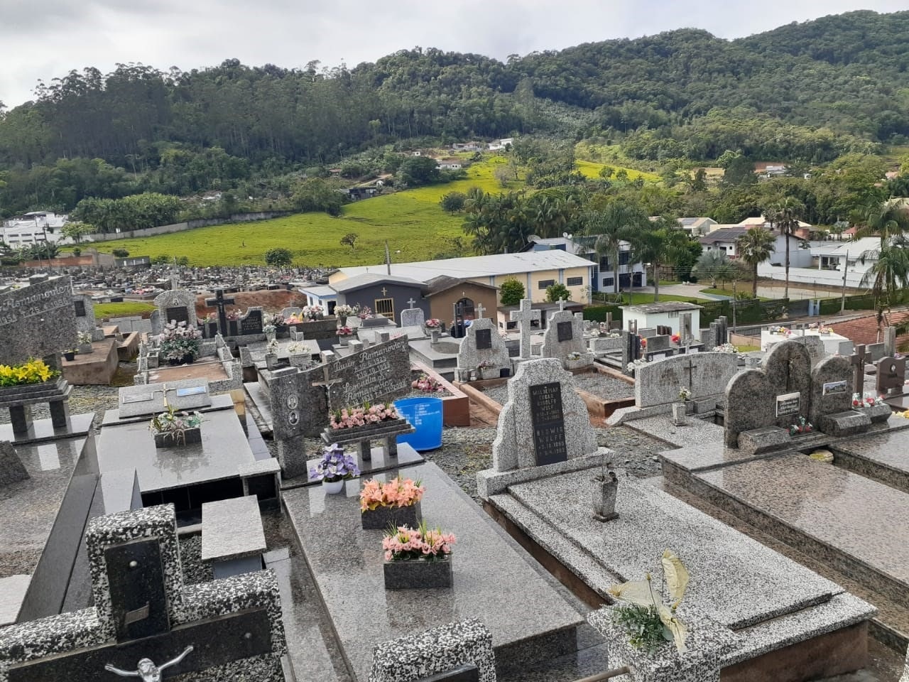 Trabalhos em cemitérios para finados estão concluídos em Corupá