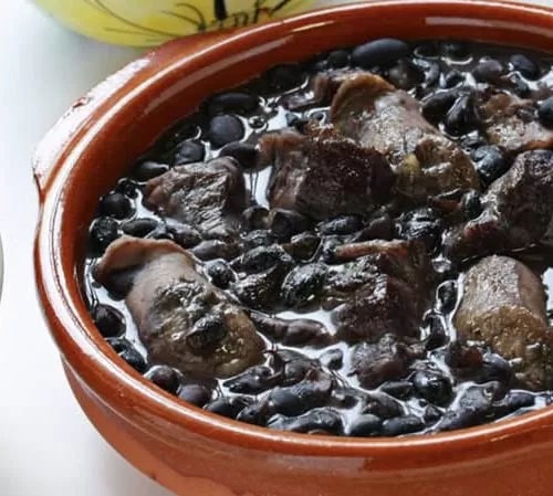 Feijoada em prol do Novo Amanhã acontece neste sábado