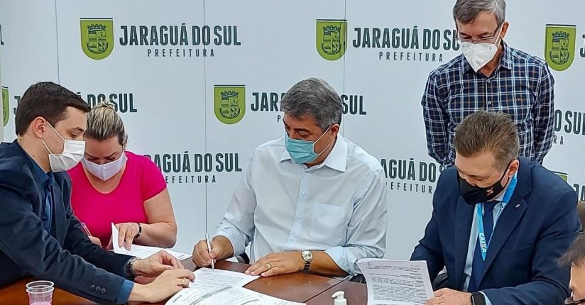 Prefeito Antídio Lunelli anuncia investimentos de R$ 100 milhões em mais de 40 obras Prefeito Antídio Lunelli anuncia investimentos de R$ 100 milhões em mais de 40 obras