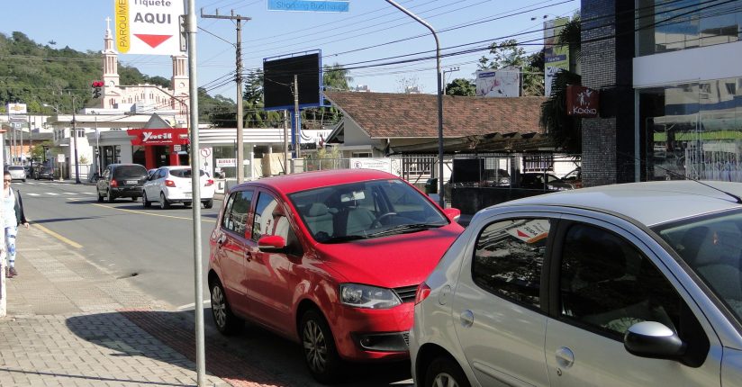Estacionamento rotativo terá horário diferenciado em Jaraguá no fim de ano