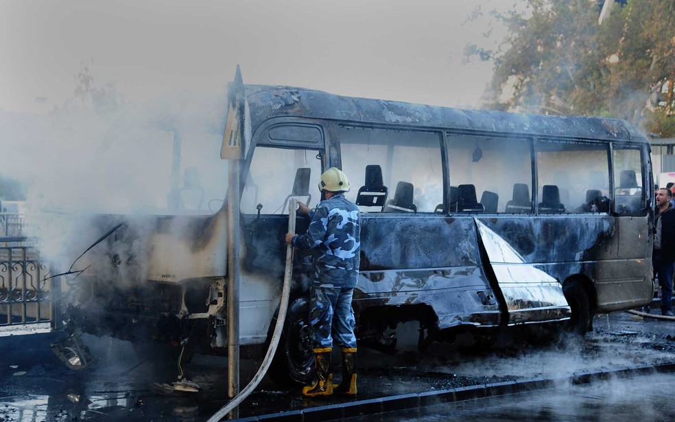 Mais de dez pessoas morreram em explosão a ônibus do Exército em Damasco