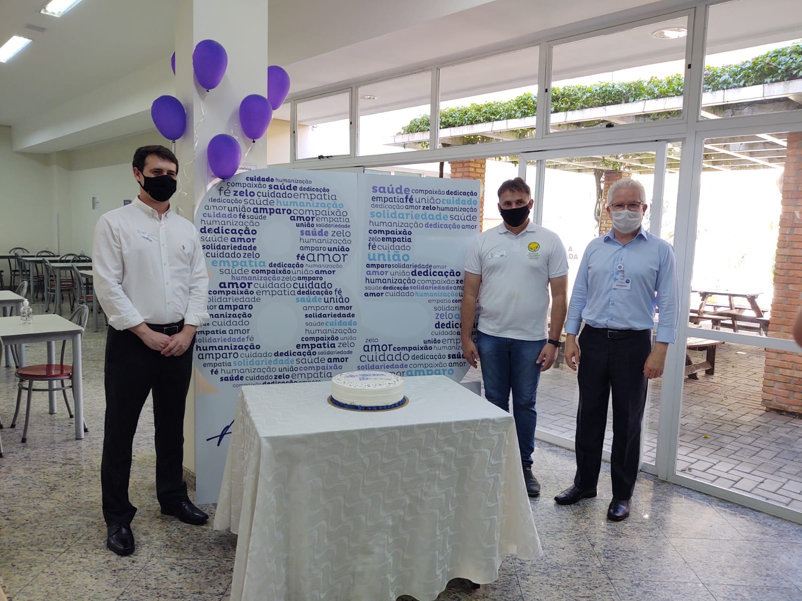 Núcleo de panificação da Acijs presenteia hospital São José com 30 bolos pelo aniversário de 85 anos da instituição