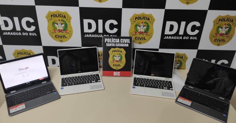 Polícia Civil recupera quatro notebooks furtados de escola de Jaraguá do Sul Polícia Civil recupera quatro notebooks furtados de escola de Jaraguá do Sul