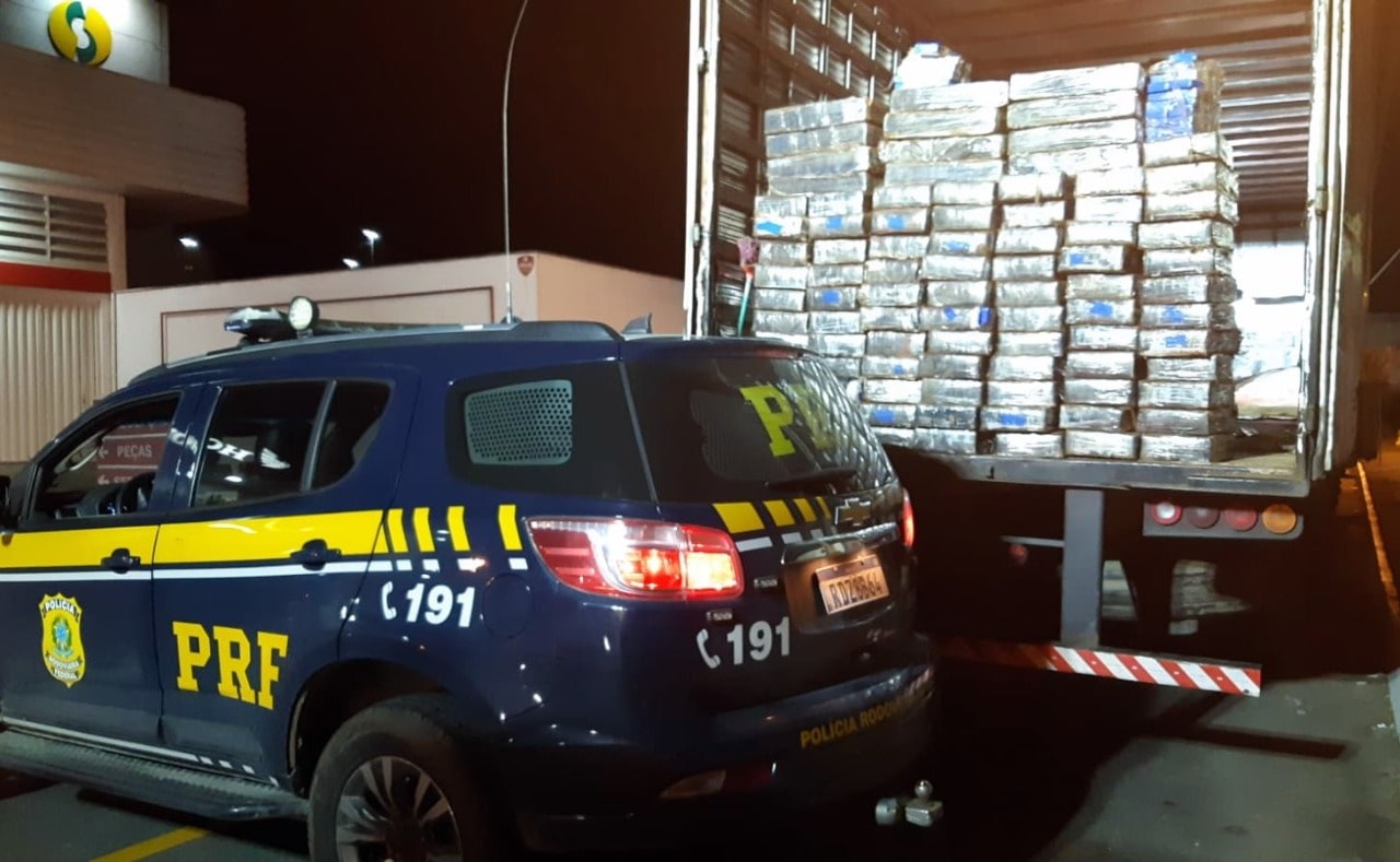 [VÍDEO] PRF apreende 1,5 toneladas de maconha na BR-470 em Ascurra