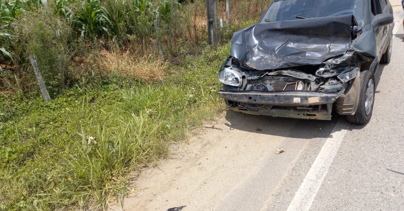 Duas mulheres ficaram feridas após colisão entre carros na SC-415 em Massaranduba