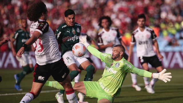 Com erro de Andreas Pereira, Flamengo entrega jogo para Palmeiras que fica com a taça da Libertadores