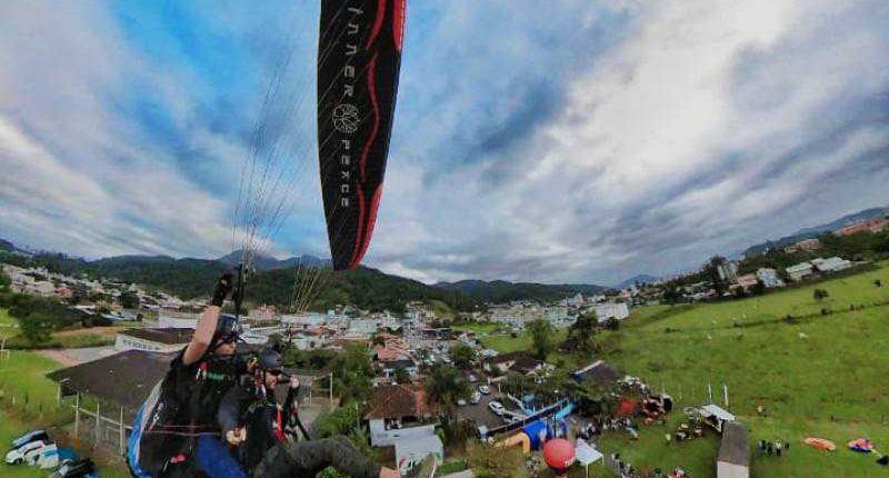 Festival Fly Camping acontece no fim de semana e teve participação de 30 pilotos Festival Fly Camping acontece no fim de semana e teve participação de 30 pilotos