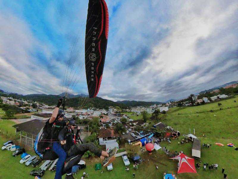 Festival Fly Camping acontece no fim de semana e teve participação de 30 pilotos