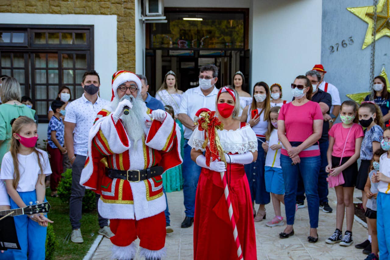 Solenidade dos 60 anos de Massaranduba mistura-se à chegada do Papai Noel