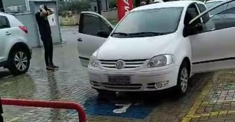 Casal é preso suspeito de vários furtos em residências de Jaraguá do Sul Casal é preso suspeito de vários furtos em residências de Jaraguá do Sul