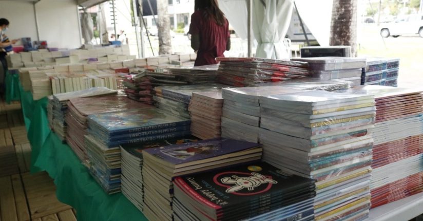 Programação da Feira do Livro de Jaraguá segue com contação de história e debate Programação da Feira do Livro de Jaraguá segue com contação de história e debate