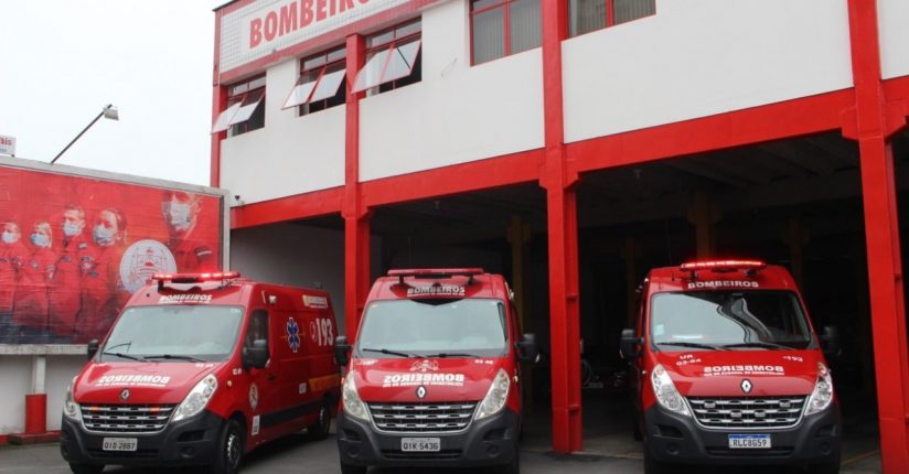 Ciclista tem suspeitas de fraturas após acidente com carro em Jaraguá Ciclista tem suspeitas de fraturas após acidente com carro em Jaraguá