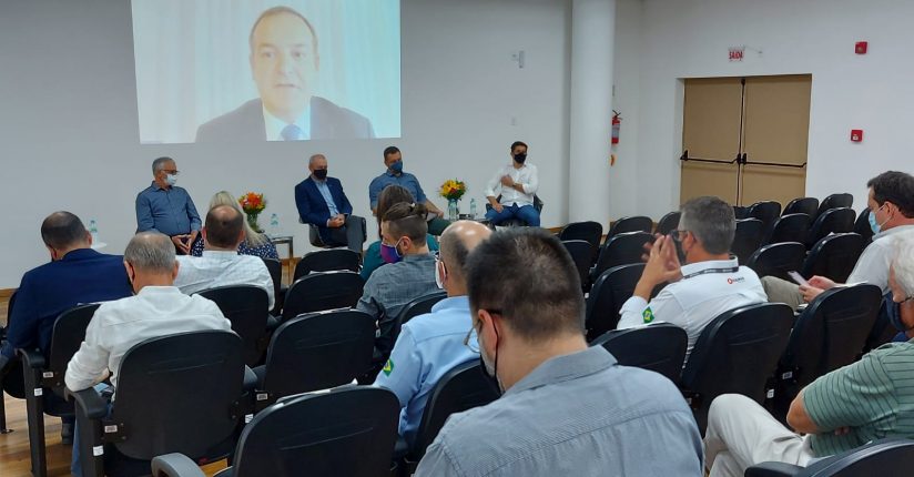 Evento para aproximar empresas brasileiras e italianas é sediado em Jaraguá Evento para aproximar empresas brasileiras e italianas é sediado em Jaraguá