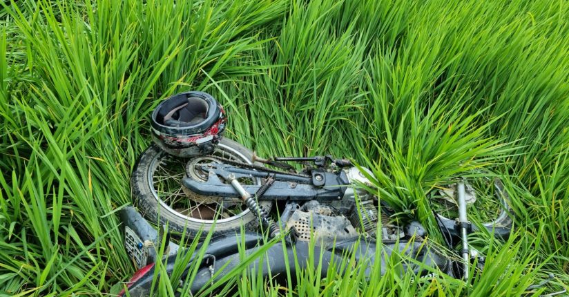 Colisão entre dois carros e moto deixa quatro pessoas feridas na SC-108 em Massaranduba Colisão entre dois carros e moto deixa quatro pessoas feridas na SC-108 em Massaranduba