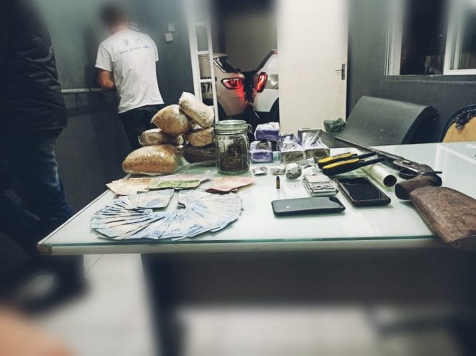 Dois homens foram presos por tráfico de drogas em Corupá e Schroeder