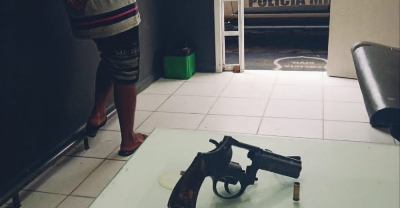 Homem é preso por disparo e posse ilegal de arma de fogo em Guaramirim Homem é preso por disparo e posse ilegal de arma de fogo em Guaramirim