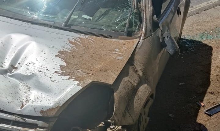 Mulher é encaminhada ao hospital após batida entre carros na SC-108 em Guaramirim Mulher é encaminhada ao hospital após batida entre carros na SC-108 em Guaramirim