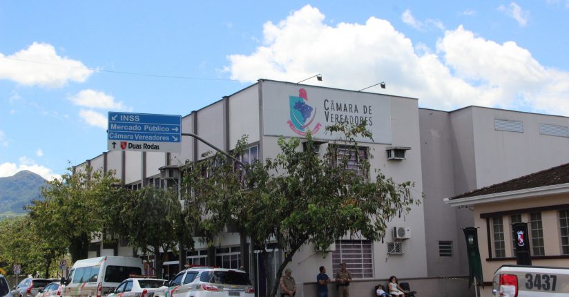 Câmara de Jaraguá devolve antiga sede para Prefeitura após mais de 20 anos
