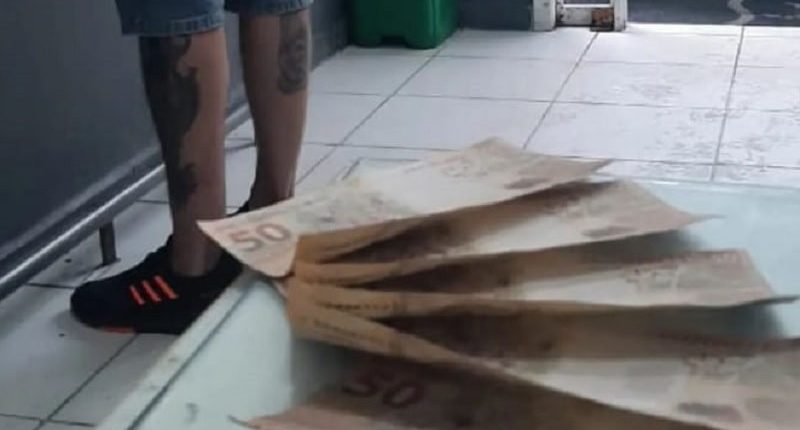 Homem é preso em flagrante com cinco notas falsas em Jaraguá do Sul