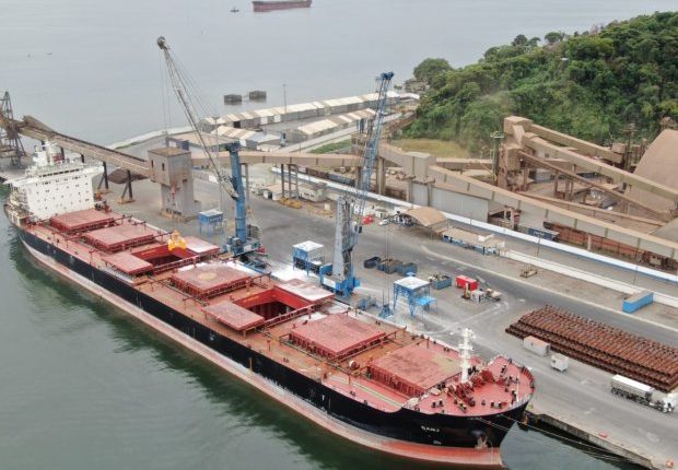 Porto de São Francisco do Sul movimenta mais de 900 mil toneladas de produtos no mês passado Porto de São Francisco do Sul movimenta mais de 900 mil toneladas de produtos no mês passado
