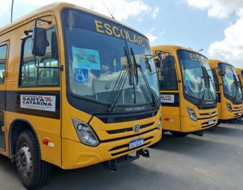 Santa Catarina segue entregando veículos de transporte escolar no Estado