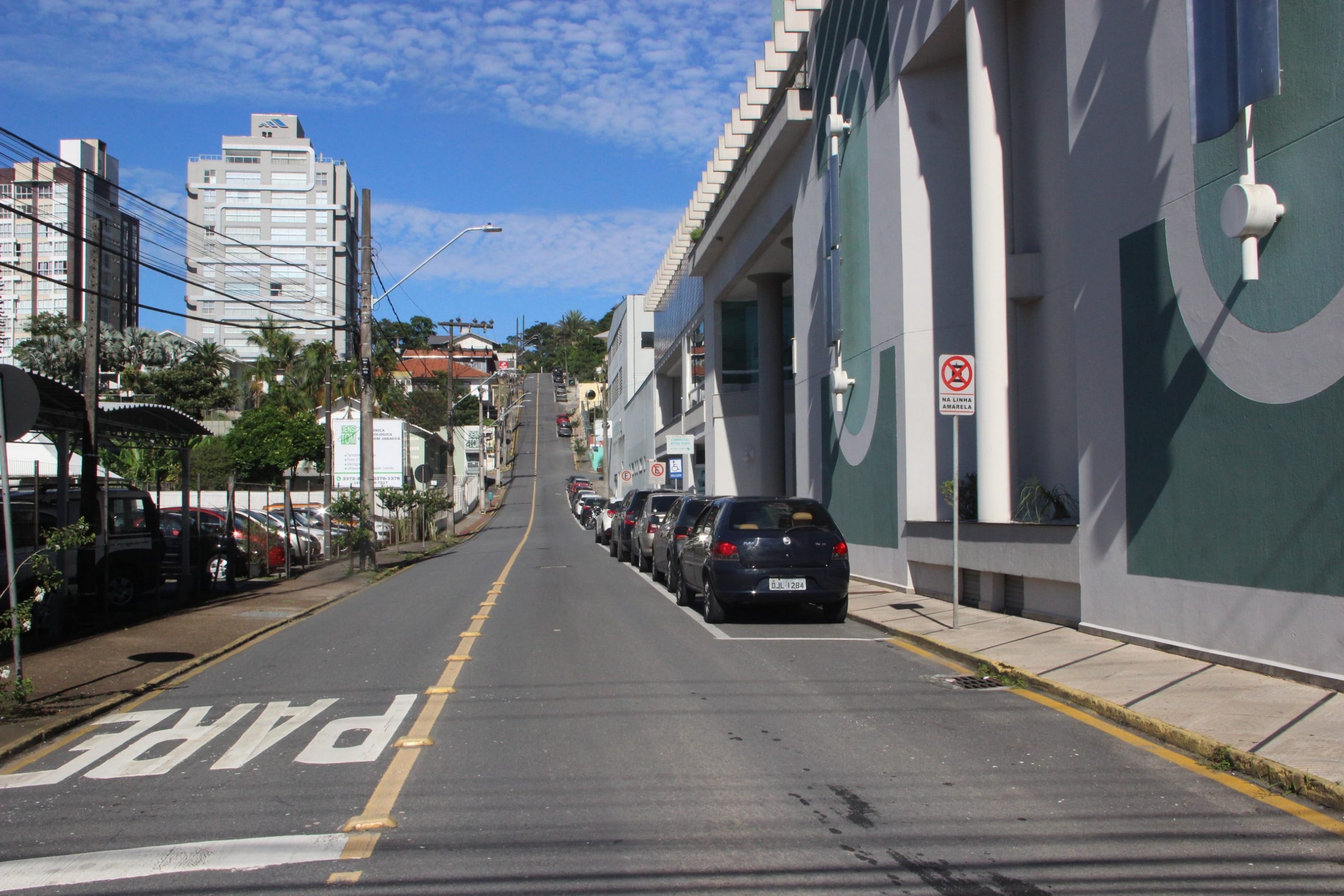 Estacionamento na Frederico Bartel está proibido desde ontem
