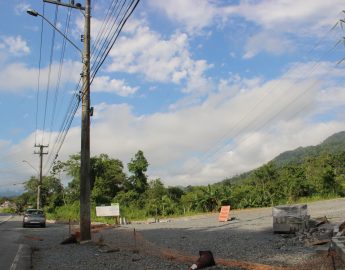 Realocação de postes possibilita finalização de obra no bairro Barra do Rio Cerro