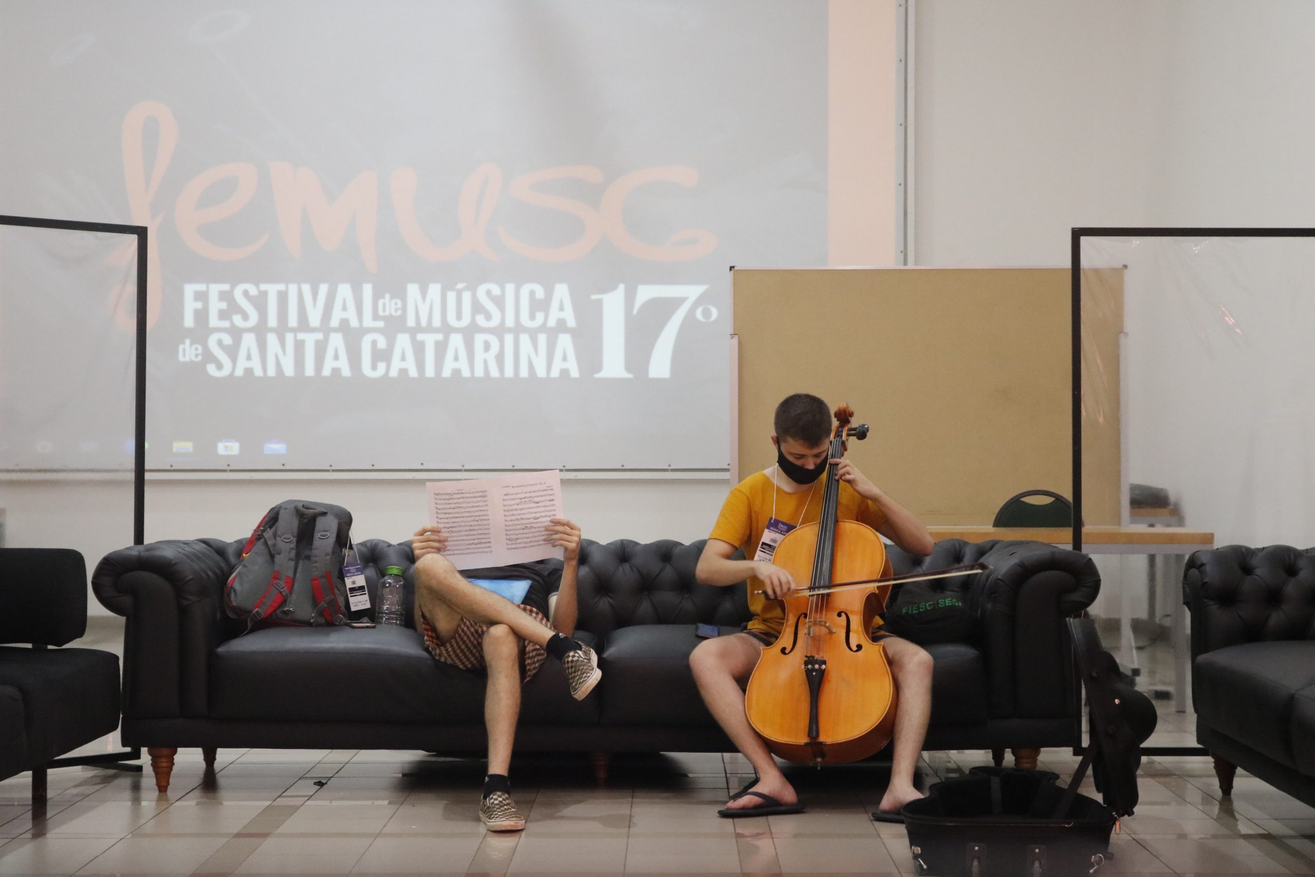 Qualquer lugar vira sala de estudo durante o Femusc