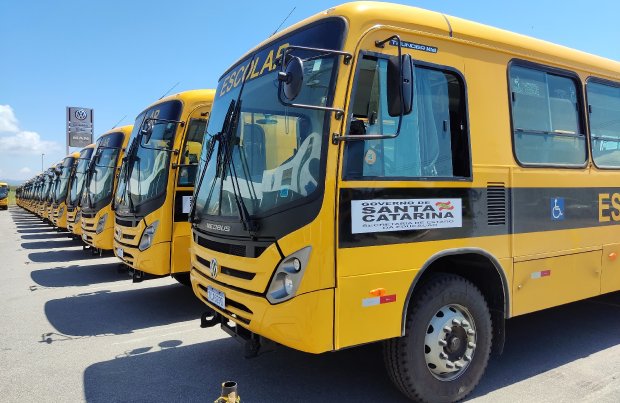 SC recebe 300 veículos para transporte escolar