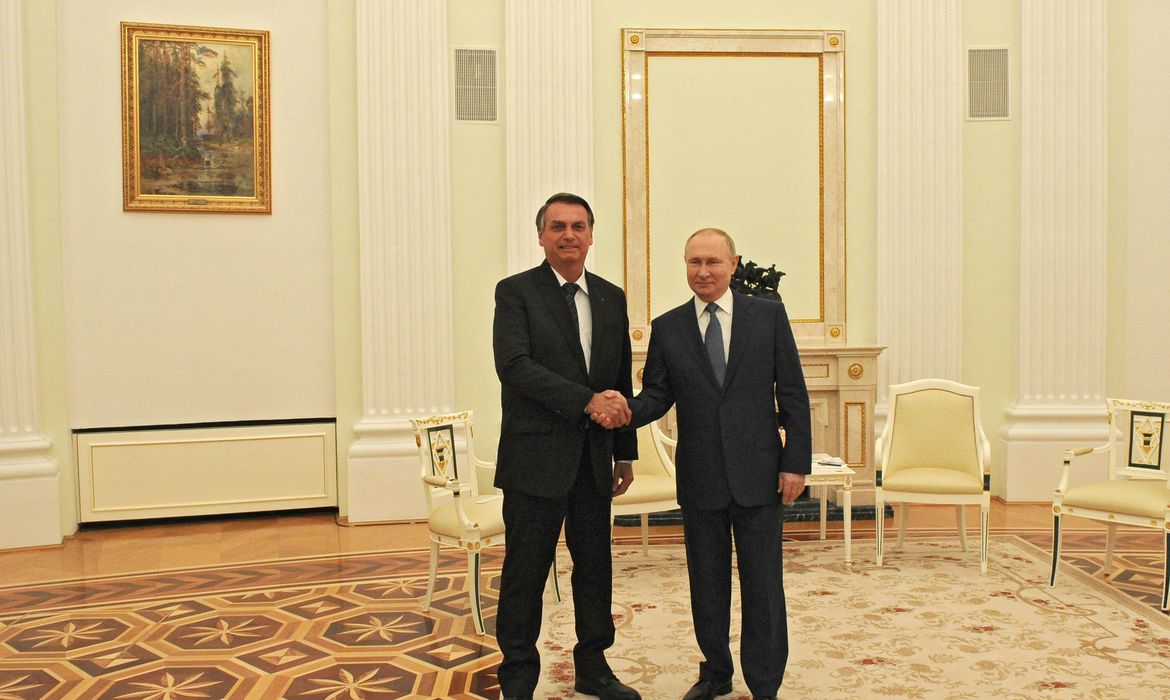 Bolsonaro faz declaração após encontro com Putin na Rússia