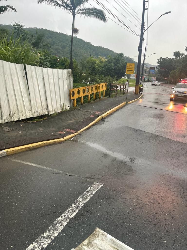 Ponte da rua Rinaldo Bogo será vistoriada pelos técnicos da Defesa Civil de Jaraguá