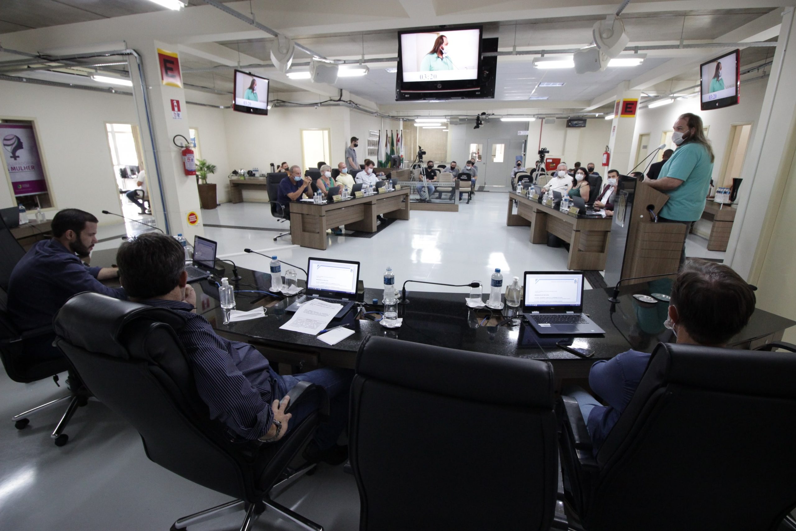 Fernando Alflen explica sobre o Novo Ensino Médio no Legislativo jaraguaense