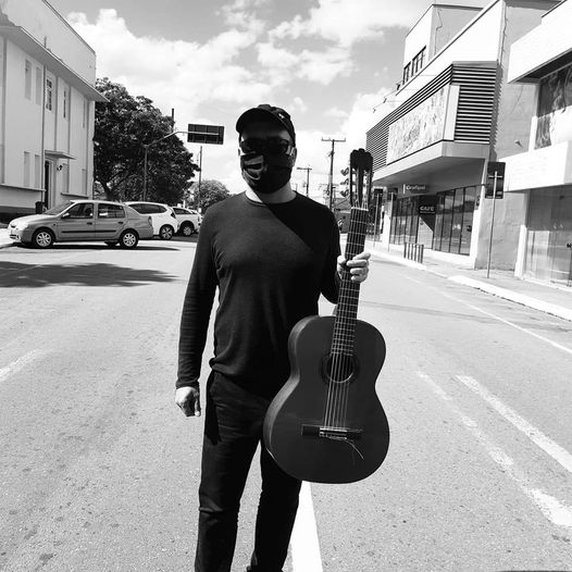 Concertos de violão com Enéias Raasch acontece hoje em Jaraguá