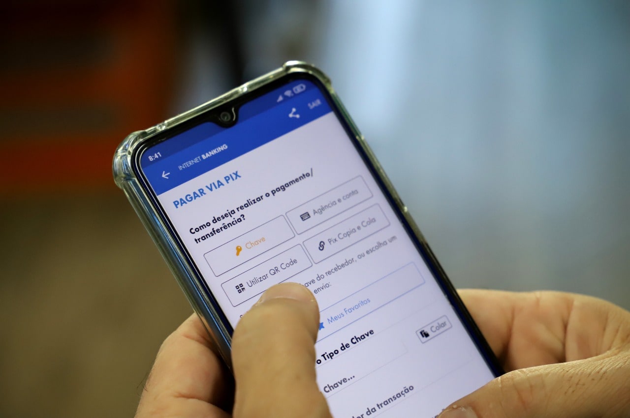 Procon de Jaraguá orienta como se prevenir de golpes com Pix
