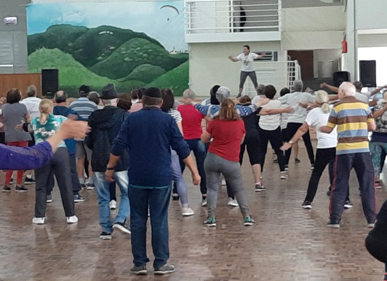 Cerca de 140 idosos participam do segundo dia da Colônia de Férias em Jaraguá