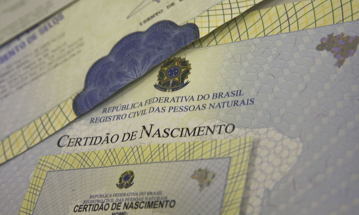 Condege realiza campanha para alterar certidões de nascimento com pai ausente
