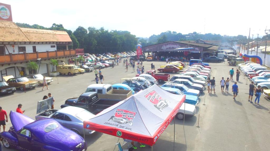 Encontro de veículos antigos volta a acontecer após dois anos