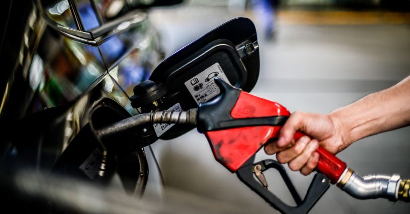 Relator diz que preço da gasolina pode cair até R$ 1,65 por litro