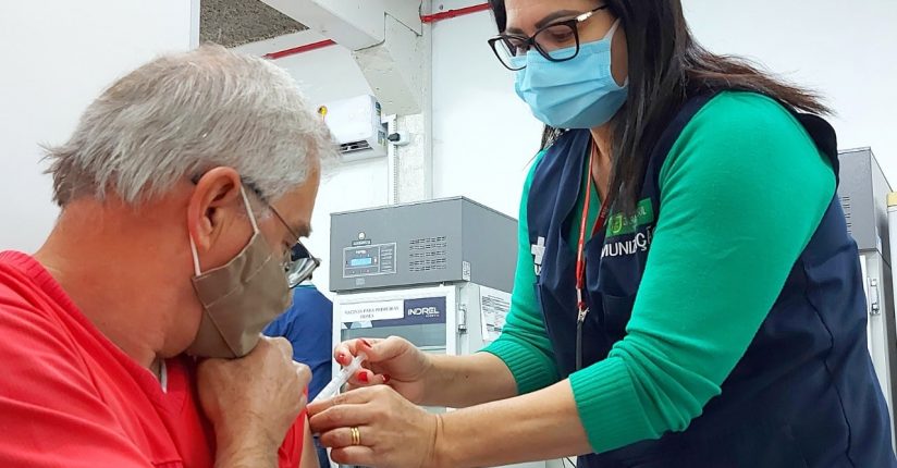 Liberada quarta dose contra Covid para idoso que receberam reforço até dia 22 de janeiro em Jaraguá Liberada quarta dose contra Covid para idoso que receberam reforço até dia 22 de janeiro em Jaraguá