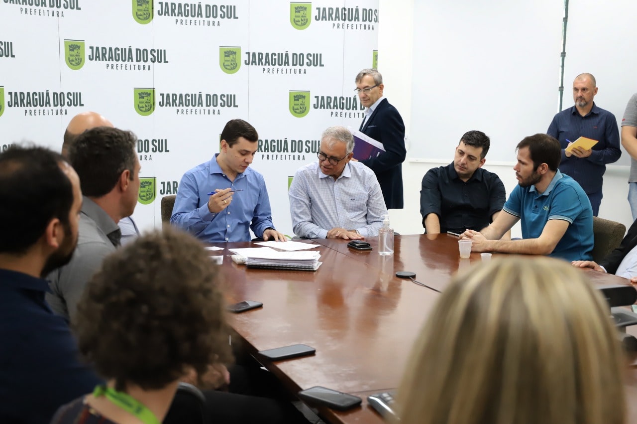 Entrega da Ordem de Serviço para revitalização da Praça Ângelo Piazera é feita em Jaraguá