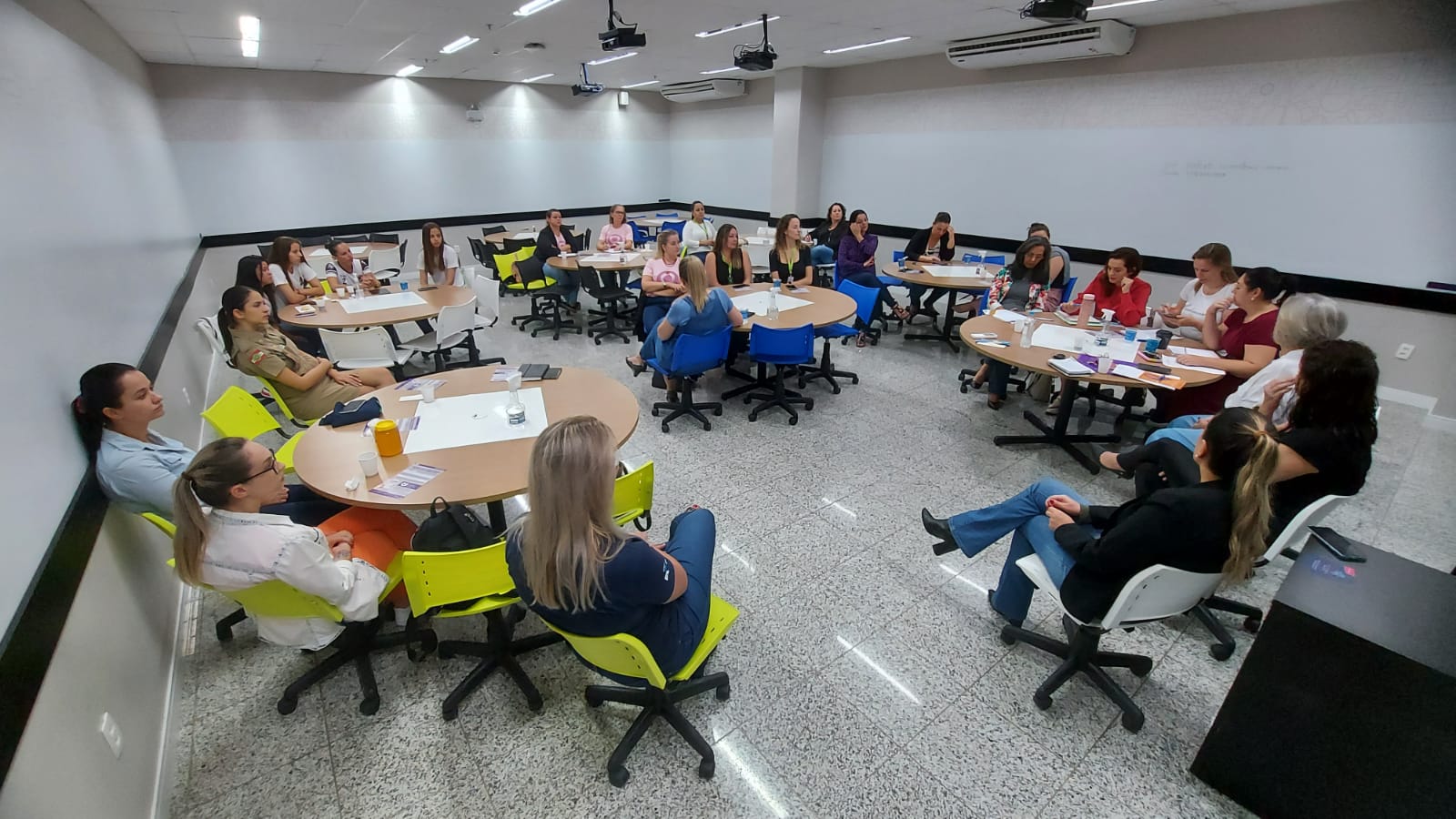Encontro das integrantes do Comdim acontece em Jaraguá e aborda temas ligados ao fortalecimento e aprimoramento da rede de apoio às mulheres