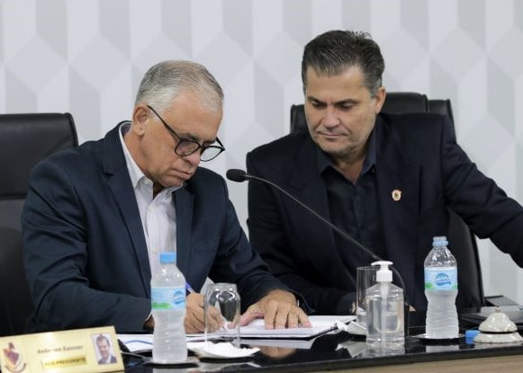 Legislativo jaraguaense deu posse ao novo prefeito na sexta-feira