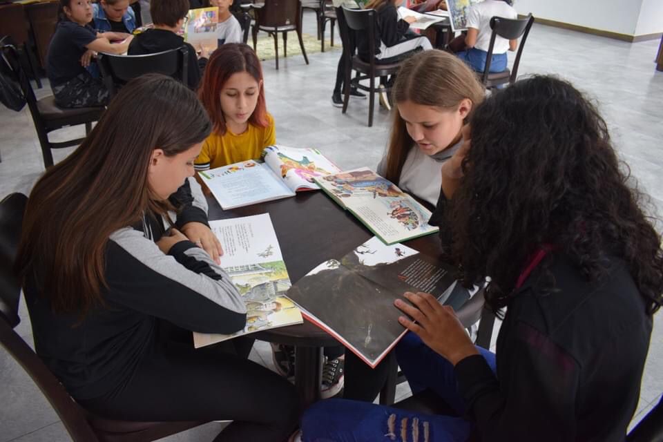 Crianças se envolvem no projeto “Leitura e seus Encantos” em Guaramirim