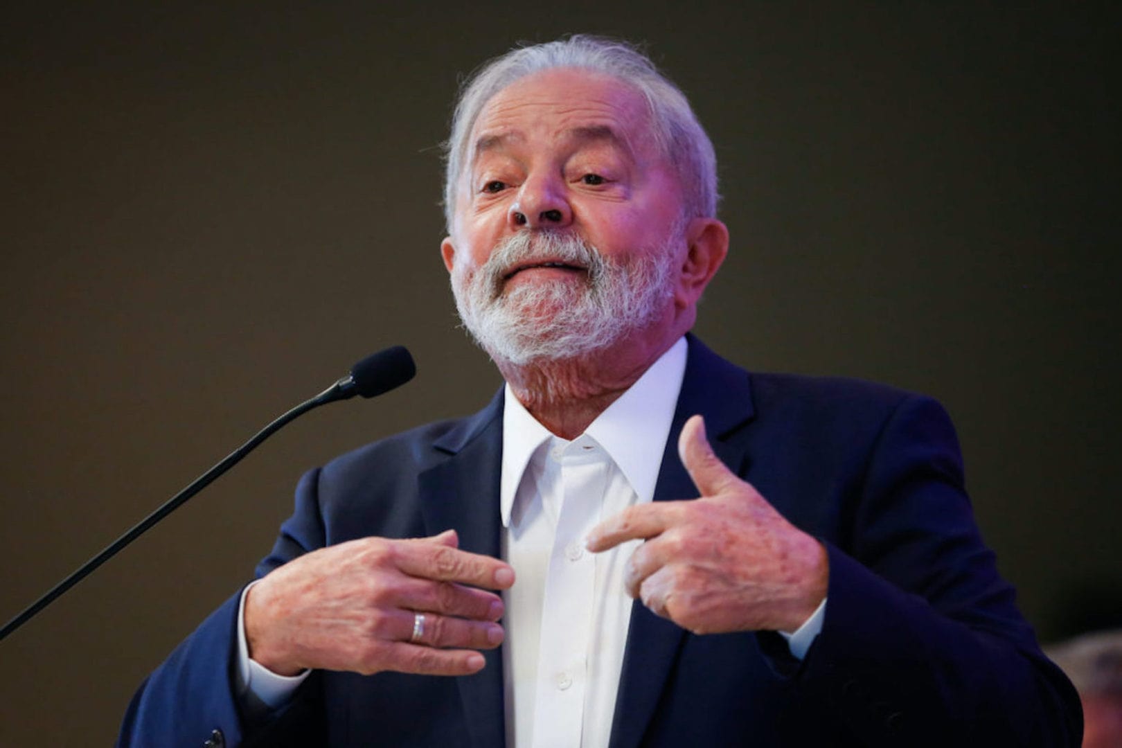 Lula é submetido a ressonância em hospital de Brasília
