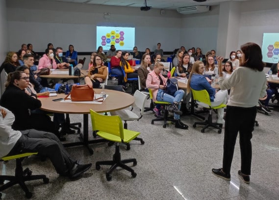 Profissionais de saúde recebem capacitações sobre testes rápidos em Jaraguá