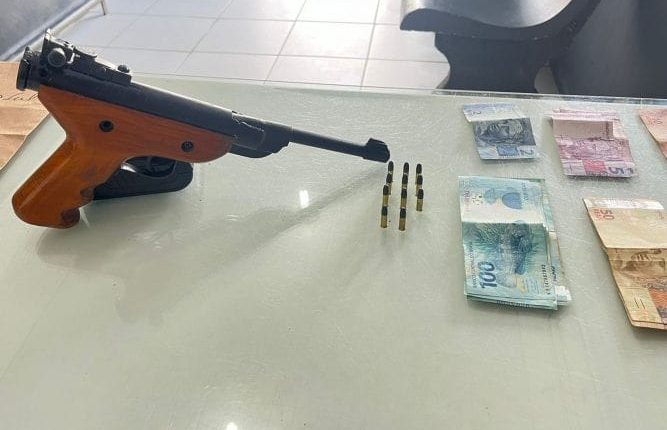 Homem é preso após disparo de arma de fogo na direção de vizinhos em Jaraguá do Sul Homem é preso após disparo de arma de fogo na direção de vizinhos em Jaraguá do Sul