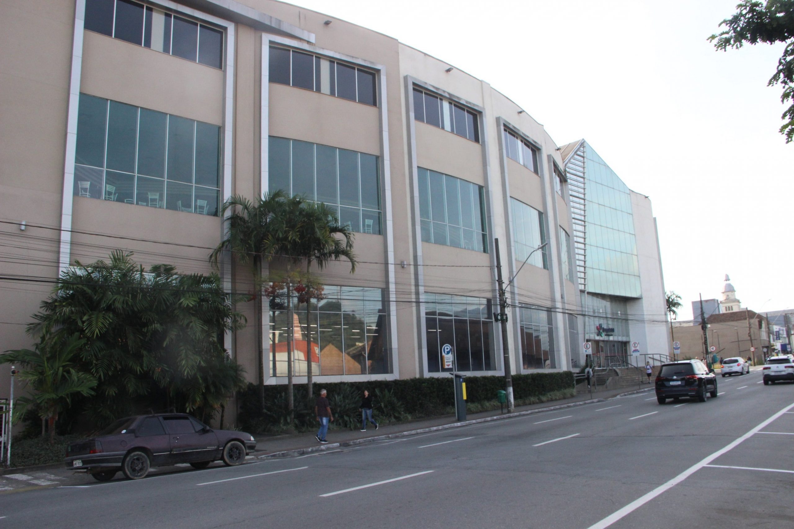 Motoboys têm estacionamento gratuito no Jaraguá Shopping