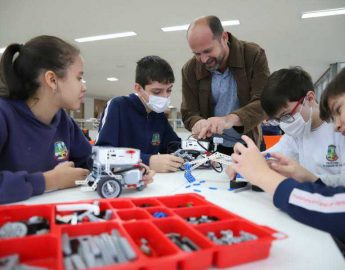 Estudantes de Jaraguá do Sul recebem aulas de robótica